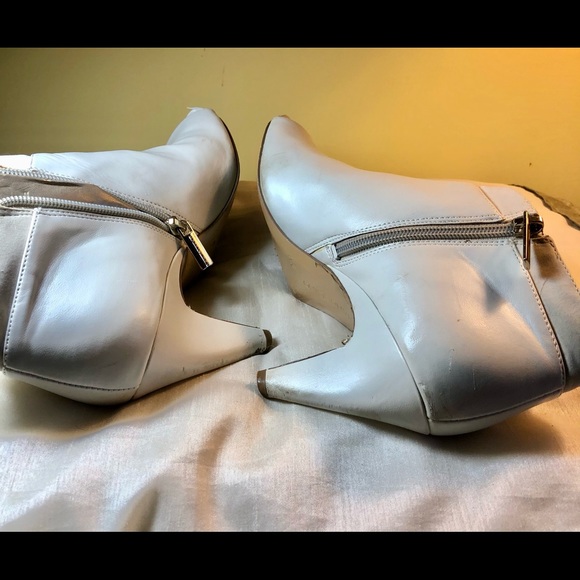 Boot - Picture 4 of 15